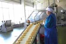 Чем кормят в школах и детсадах?